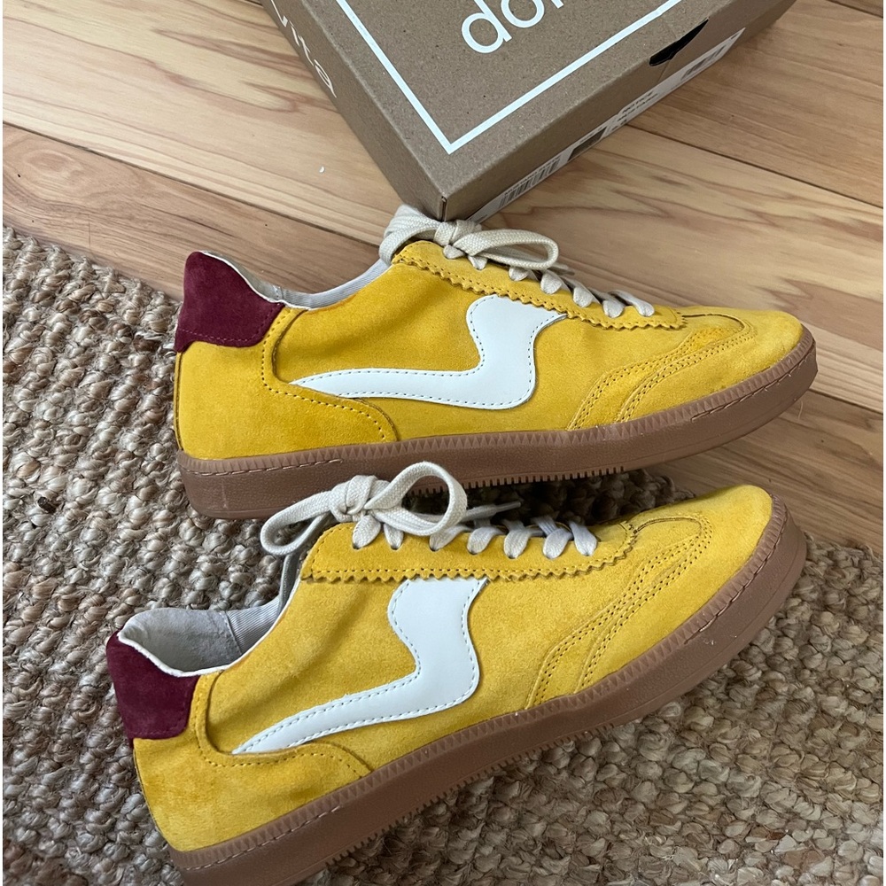 Dolce Vita Sneakers - SZ 9